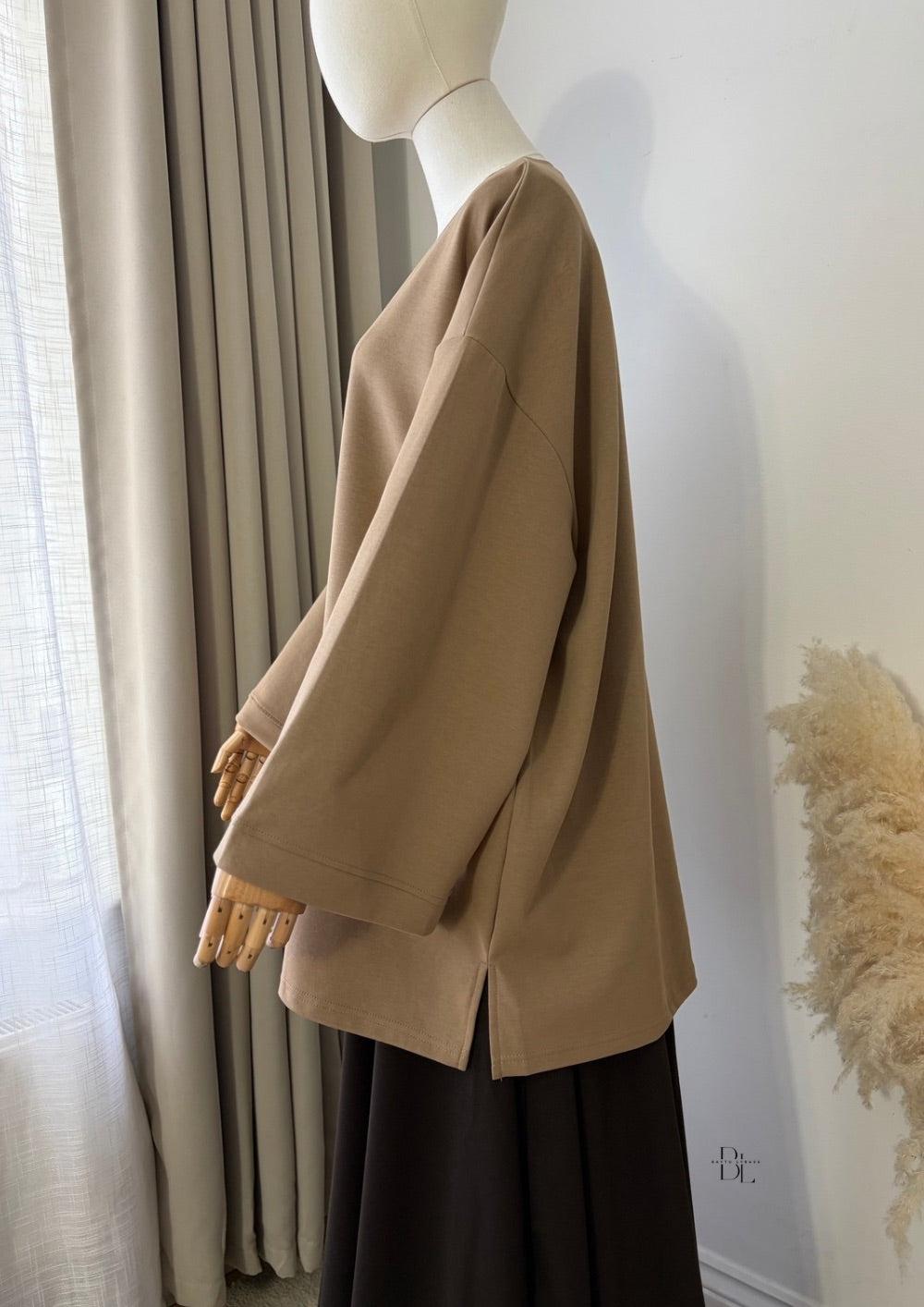 Oversized Minimalist T-Shirt – Effortless Everyday Modesty