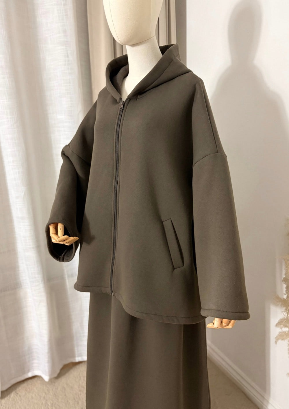 oversized-hooded-set-brown-baytu-lybass-2