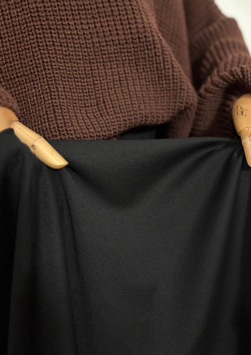 flared-skirt-black-baytu-lybass-1