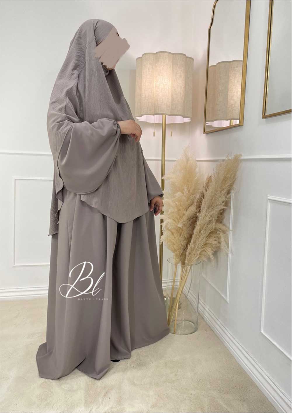 abaya-allaitement-mummy-dress-taupe-soie-de-medine-khimar-sana-taupe-jazz-baytu-lybass