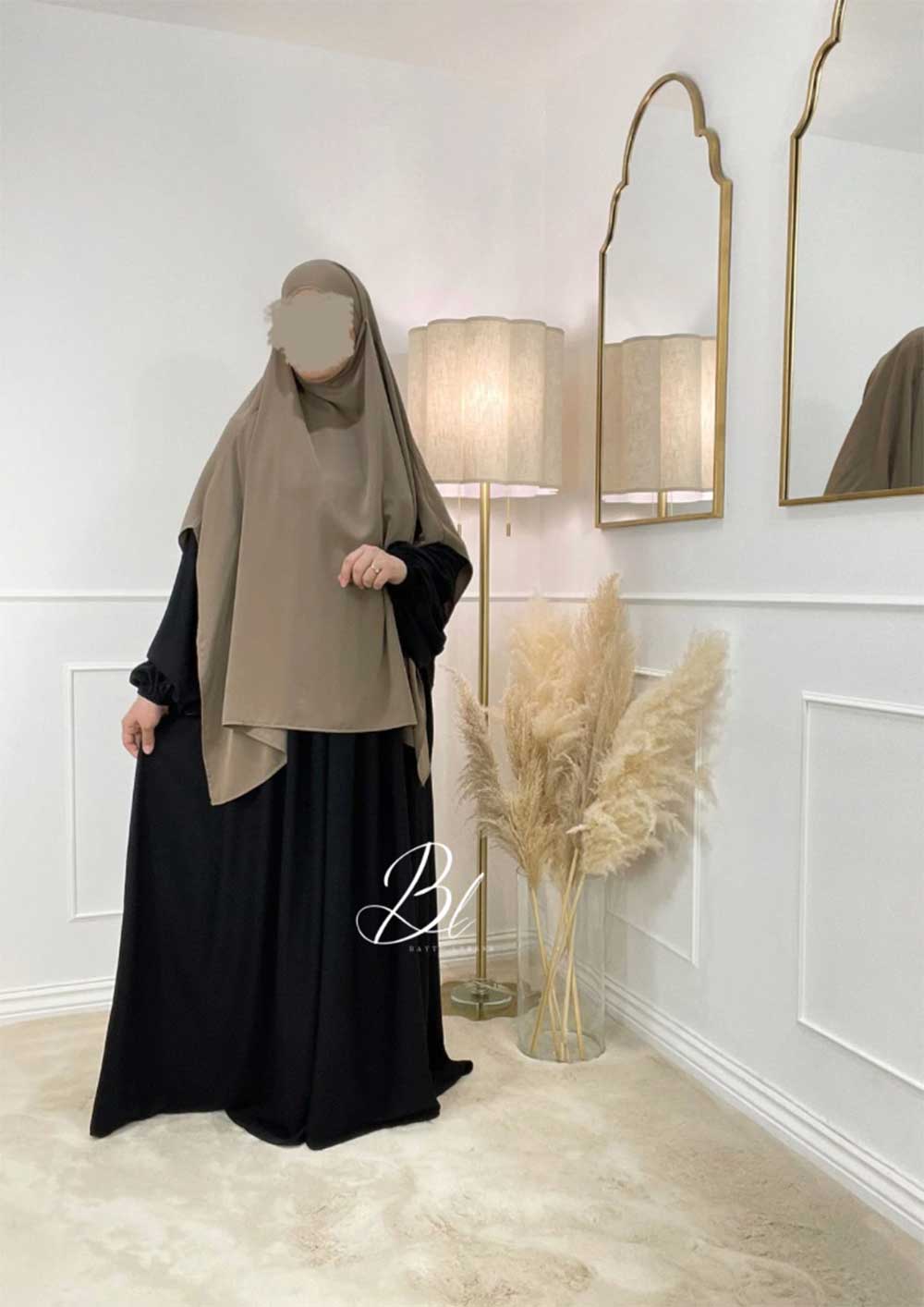 abaya-amira-noir-soie-de-medine-khimar-huda-mocka-soie-de-medine-carre-baytu-lybass