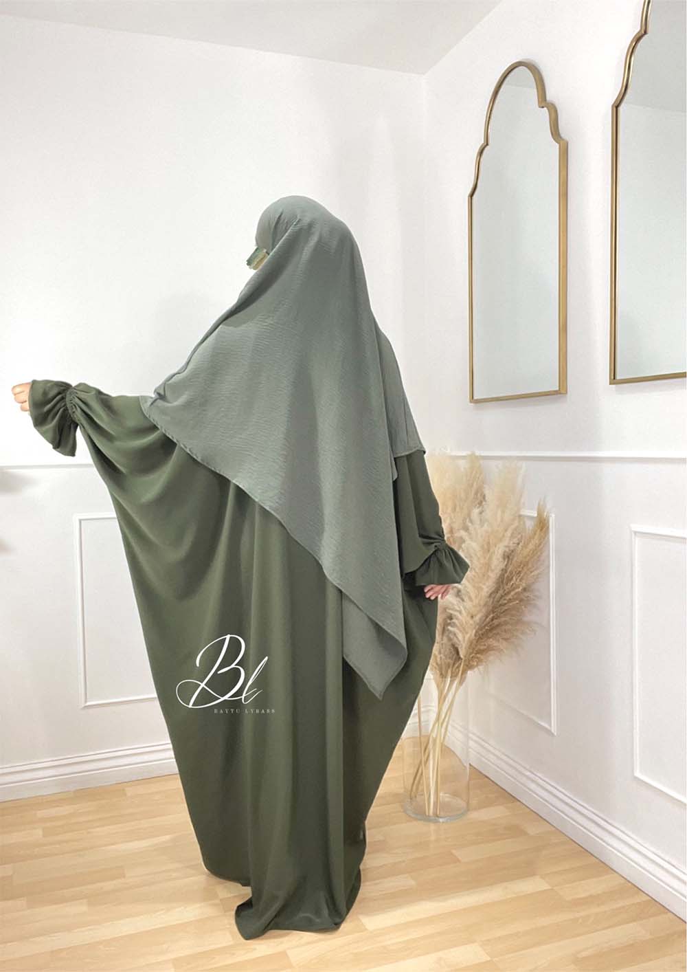 abaya-butterfly-kaki-soie-de-medine-khimar-wafa-jazz-olive-baytu-lybass