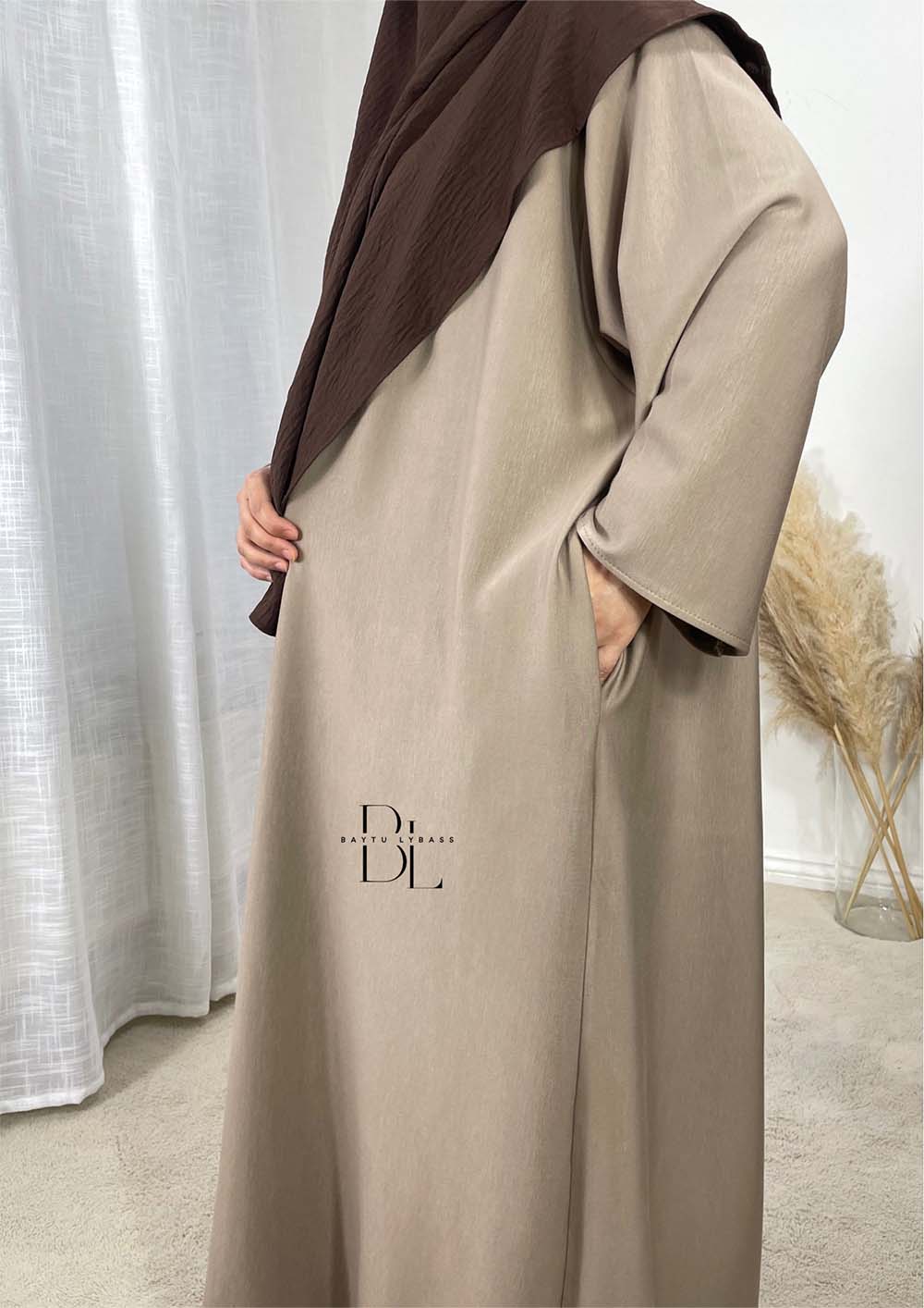 abaya-comfy-beige-details-oversize-baytu-lybass-1