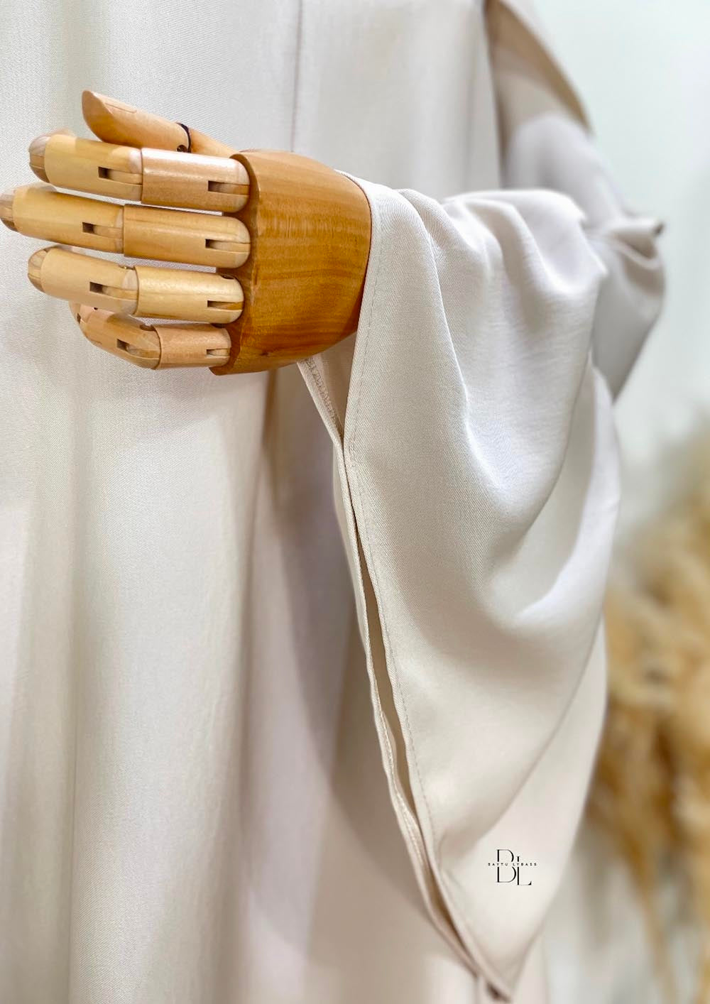 Maïssa Abaya – Premium Nida Butterfly Cut