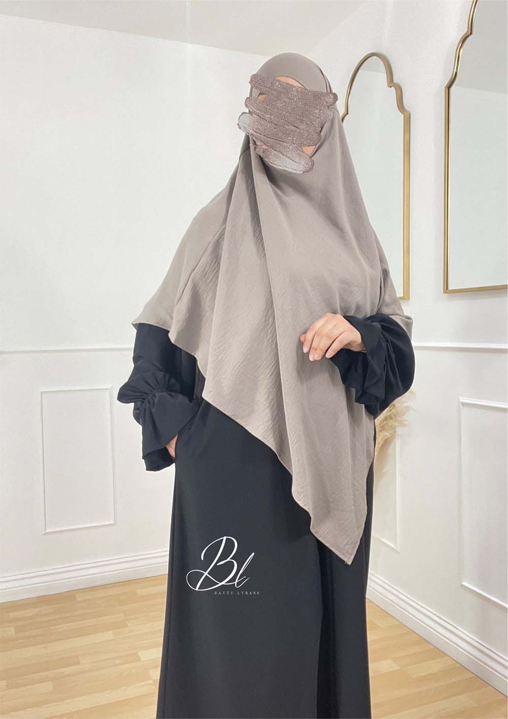 abaya-maria-soie-de-medine-noir-khimar-wafa-taupe-jazz-baytu-lybass-2