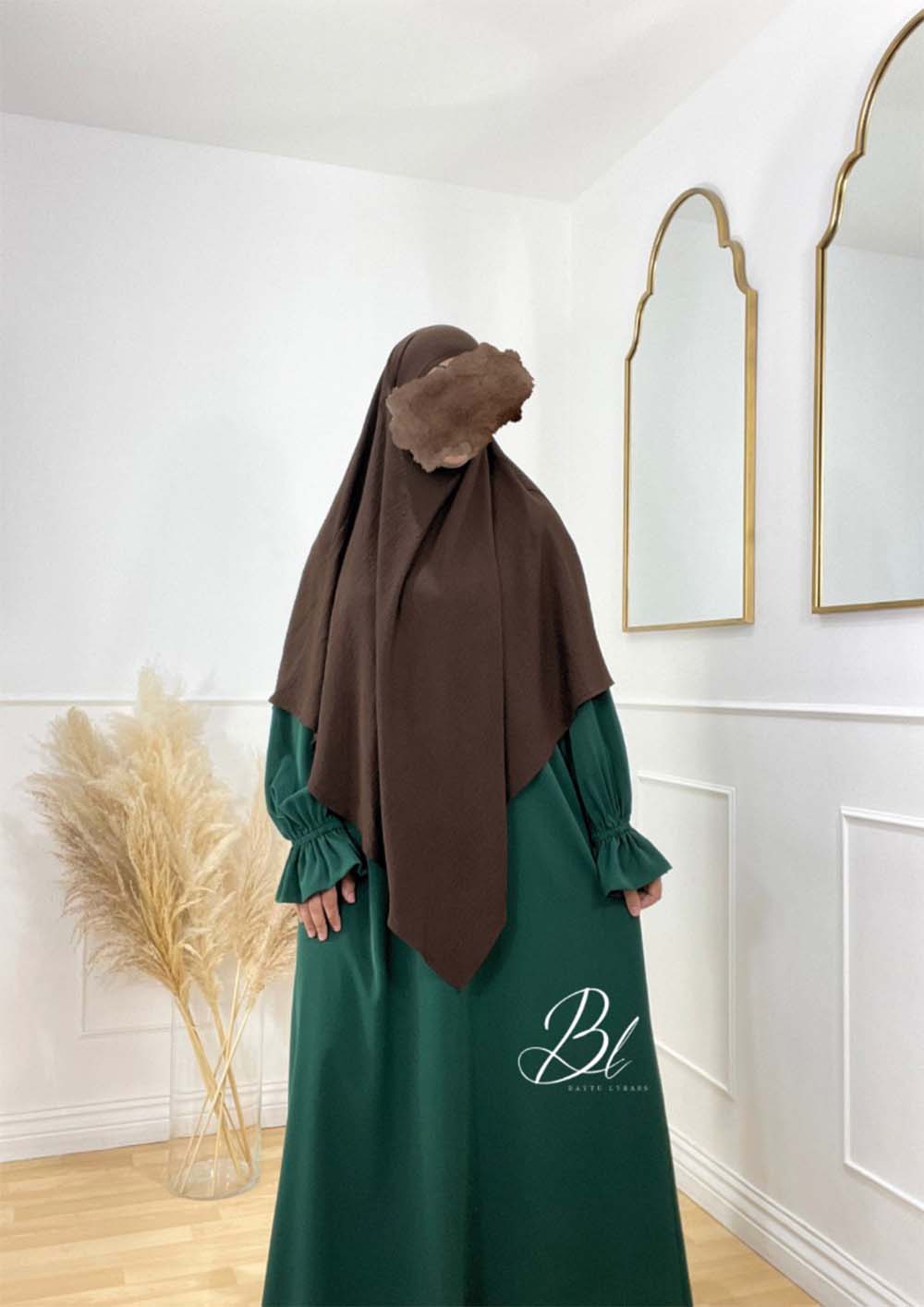 abaya-maria-soie-de-medine-vert-sapin-khimar-wafa-marron-fonce-jazz-baytu-lybass-1