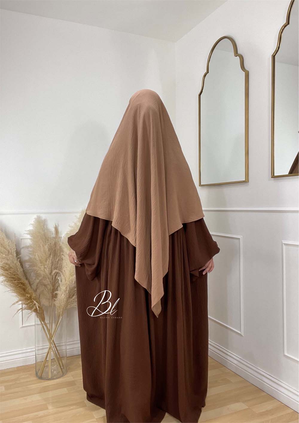 abaya-maryam-marron-clair-jazz-khimar-wafa-jazz-camel-baytu-lybass