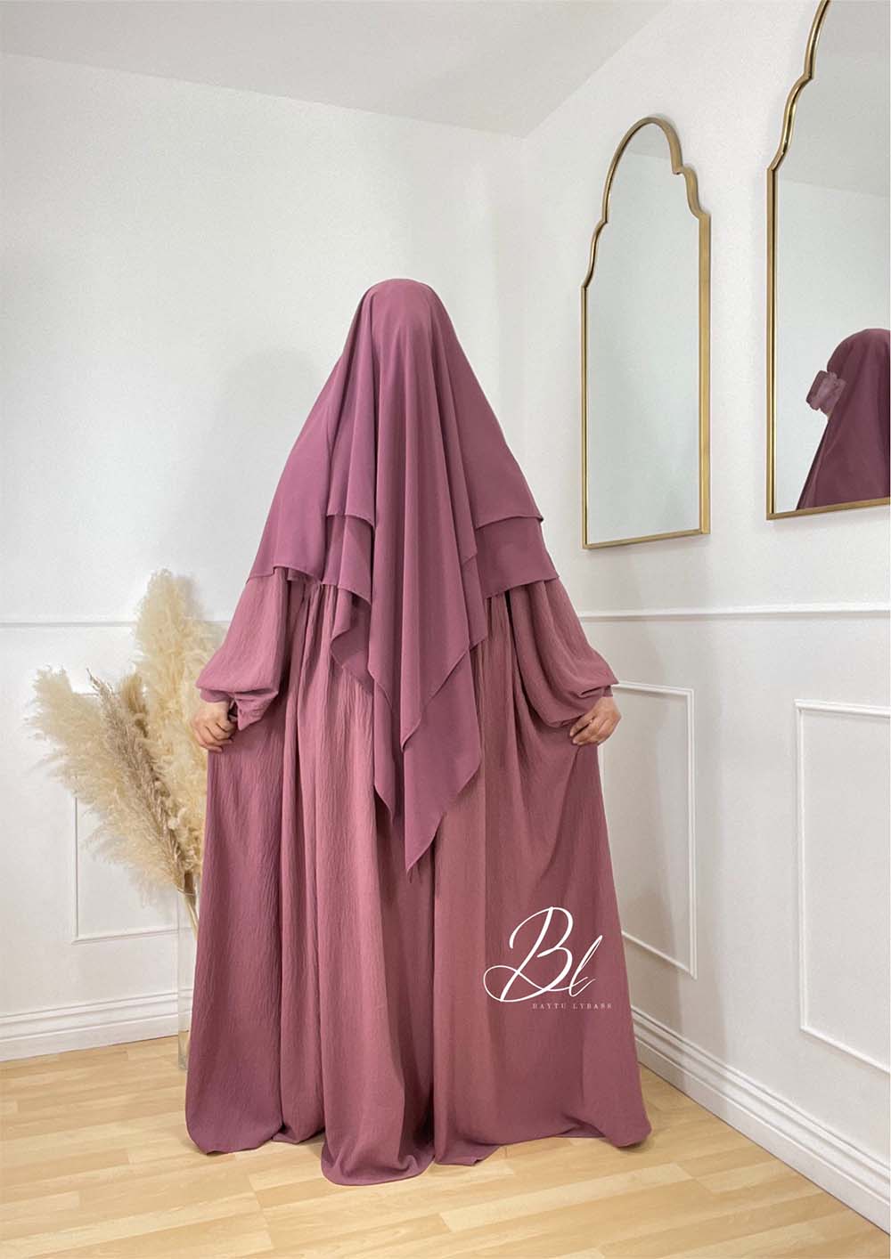 abaya-maya-framboise-jazz-allaitement-khimar-niqabi-bois-de-rose-soie-de-medine-2-voiles-baytu-lybass