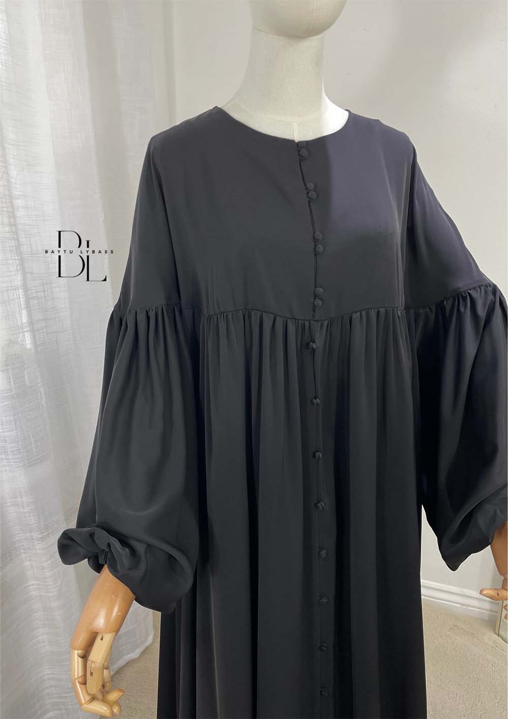 abaya-mila-medina-silk-black-baytu-lybass-3