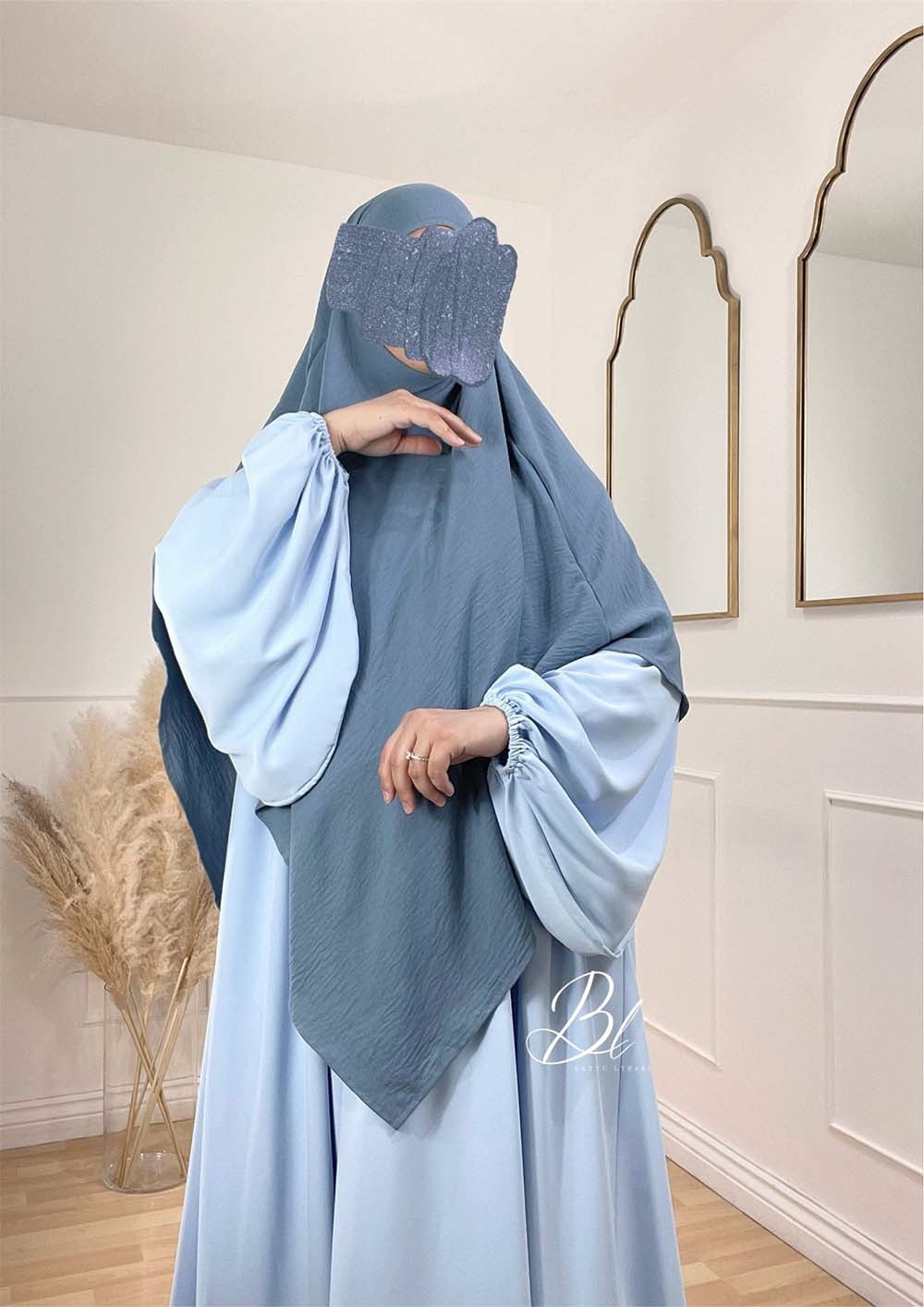 abaya-naia-bleu-ciel-soie-de-medine-khimar-wafa-bleu-jeans-jazz-baytu-lybass