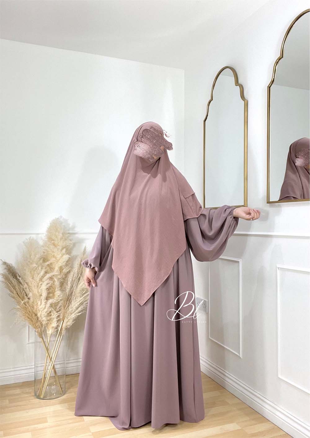 abaya-naia-blush-soie-de-medine-khimar-sayida-blush-jzz-2-voiles-baytu-lybass-1