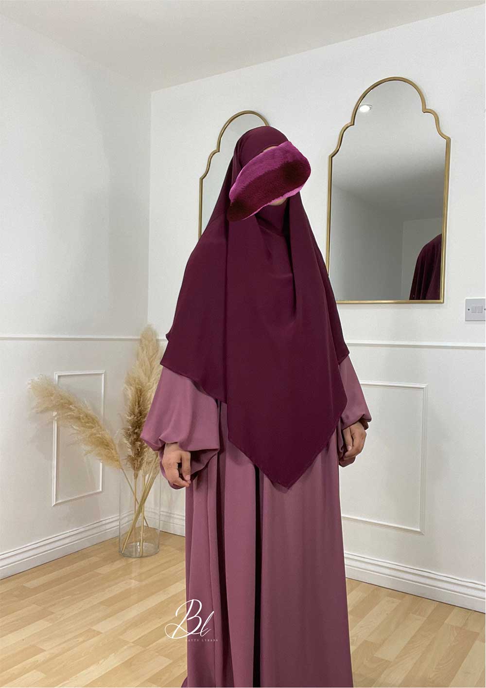 abaya-naia-bois-de-rose-soie-de-medine-khimar-mina-soie-de-medine-bordeau-2