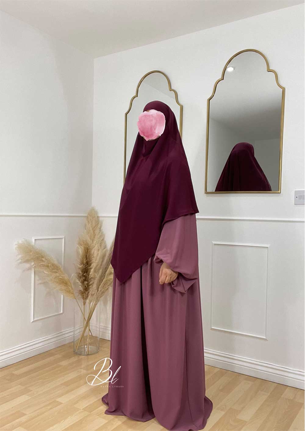 abaya-naia-bois-de-rose-soie-de-medine-khimar-mina-soie-de-medine-bordeau-bayatu-lybass-4