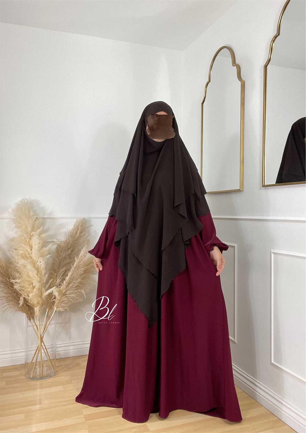 abaya-naia-bordeau-soie-de-medine-khimar-malikat-marron-fonce-3-voiles-mousseline-baytu-lybass