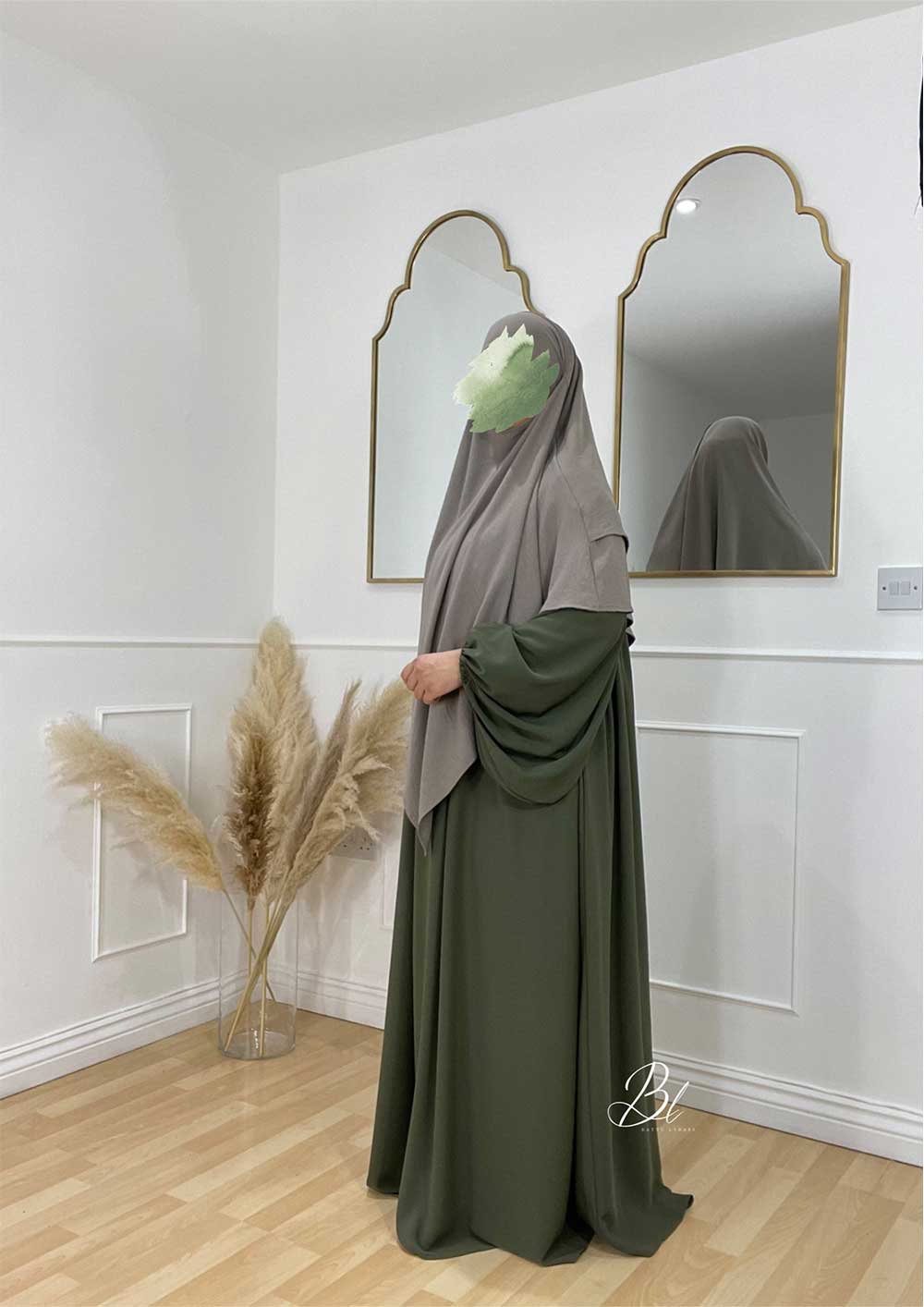 abaya-naia-soie-de-medine-kaki-khimar-sayida-taupe-2-voiles-jazz-baytu-lybass