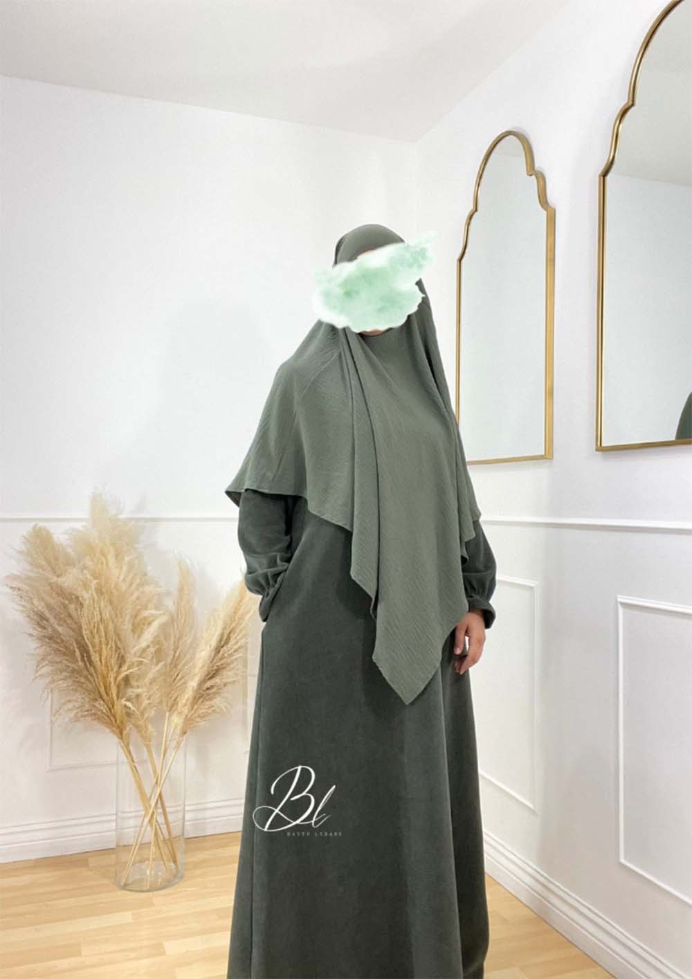 abaya-syana-en-velour-kaki-khimar-wafa-olive-jazz-baytu-lybass-3