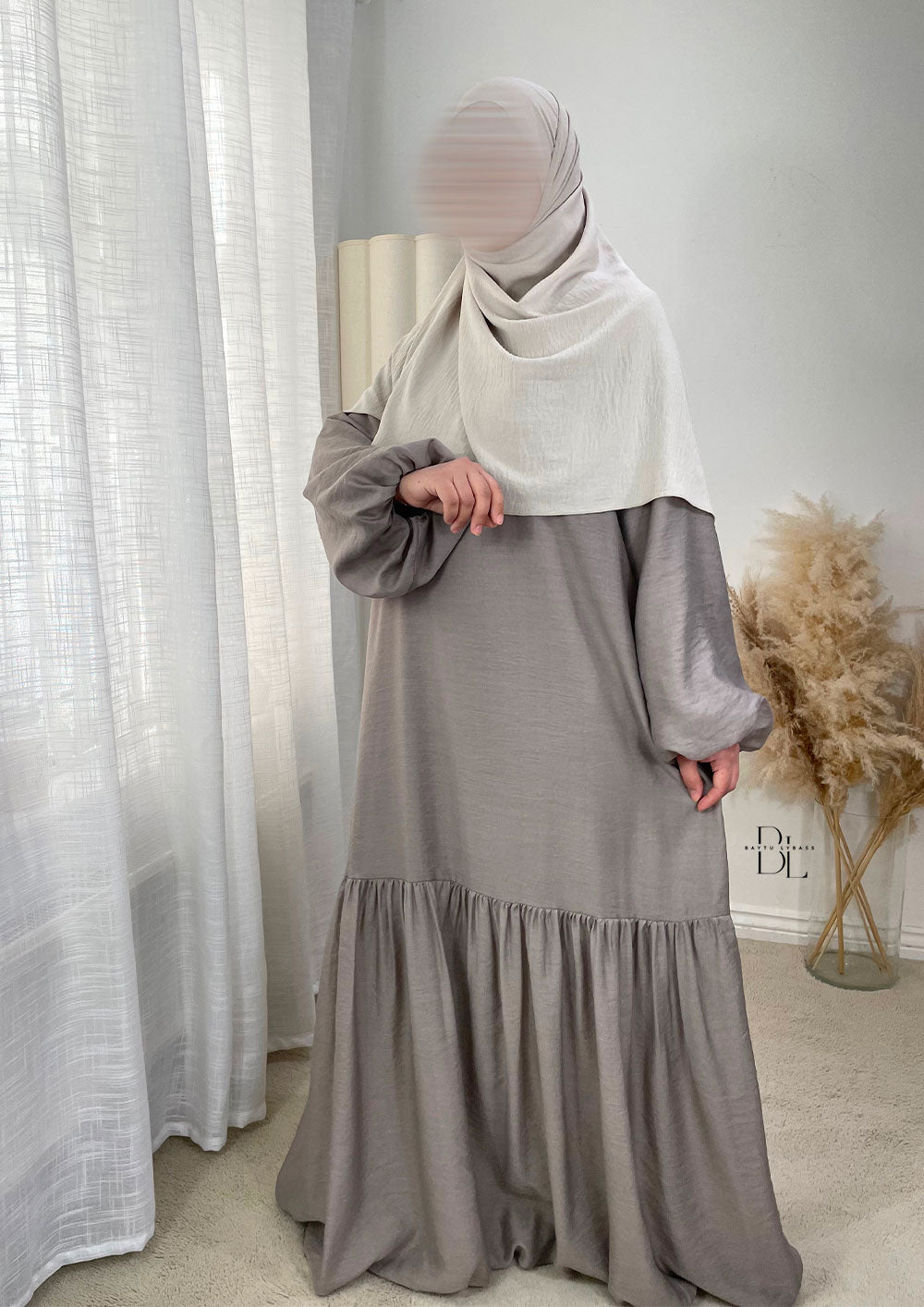 abaya-tasnim-taupe-hijab-jazz-creme-baytu-lybass-2