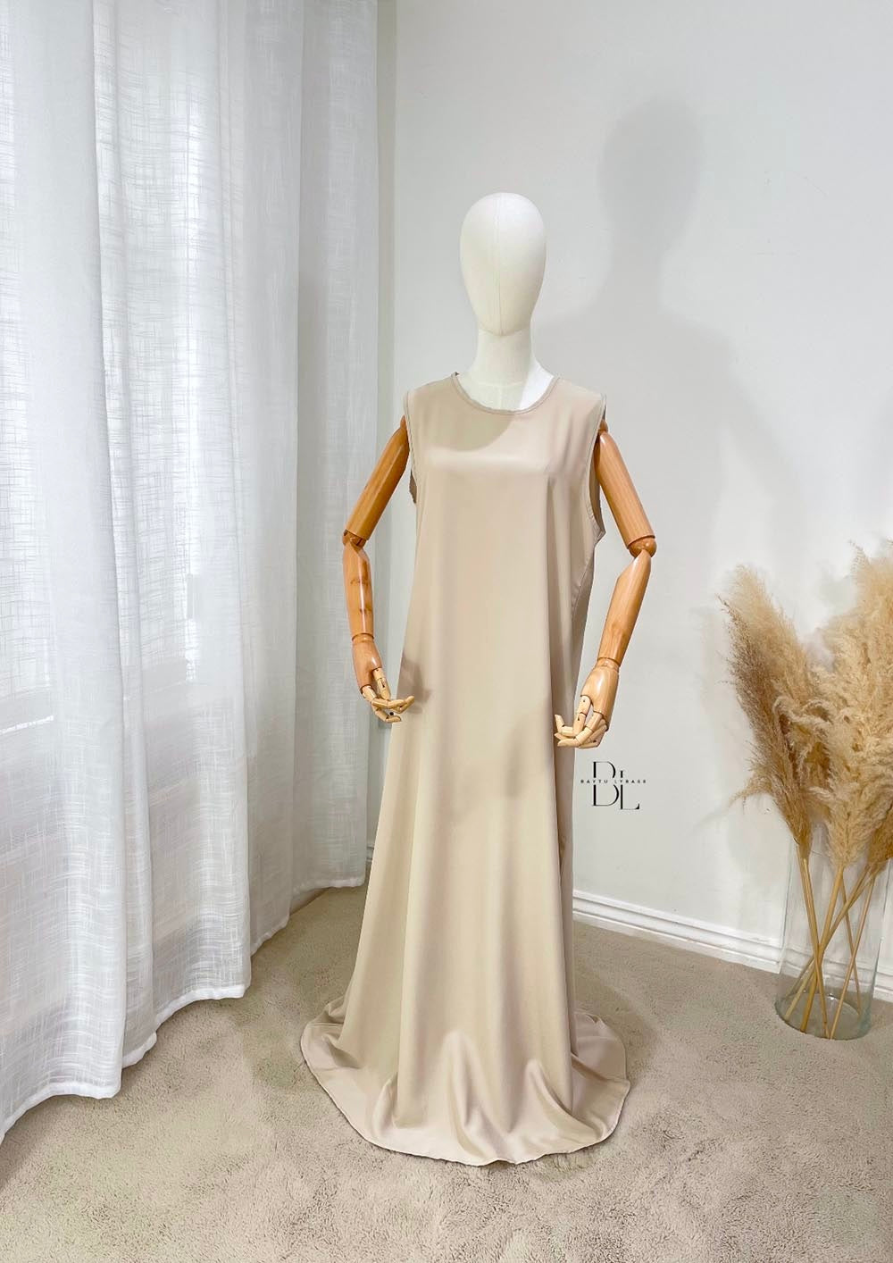 sous-abaya-robe-beige-nude-sans-manche-soie-de-medine-nude-baytu-lybass