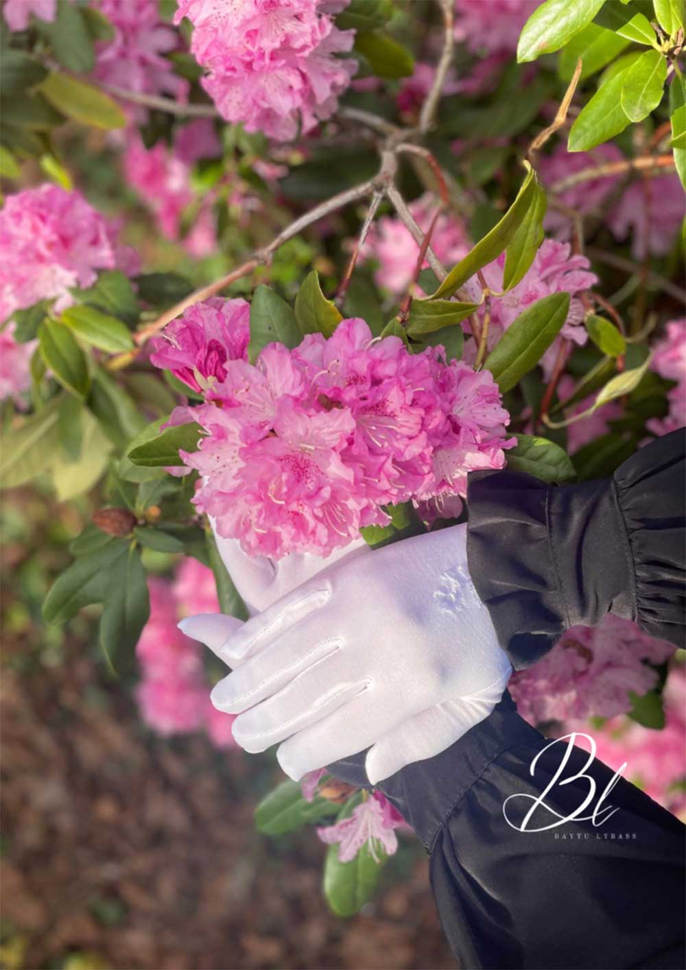 gants-fleur-brodee-blanc-baytu-lybass-1