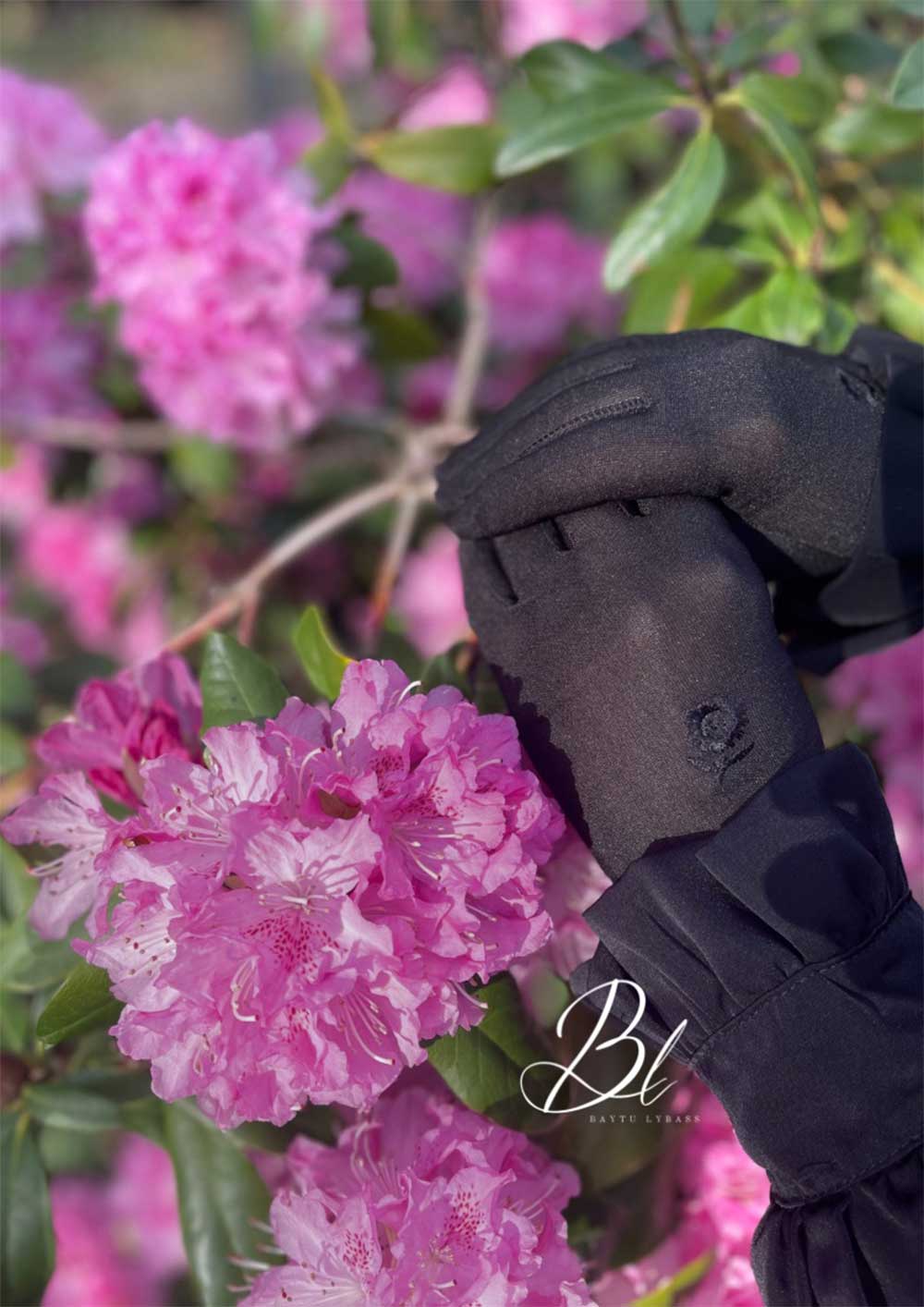 gants-fleur-brodee-noir-baytu-lybass