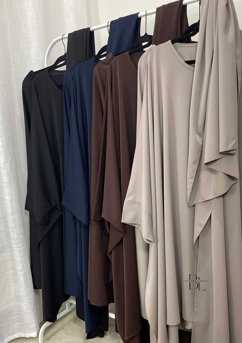 set-saoudien-coloris-soie-de-medine-3-pieces-hijab-jupe-tunique-baytu-lybass