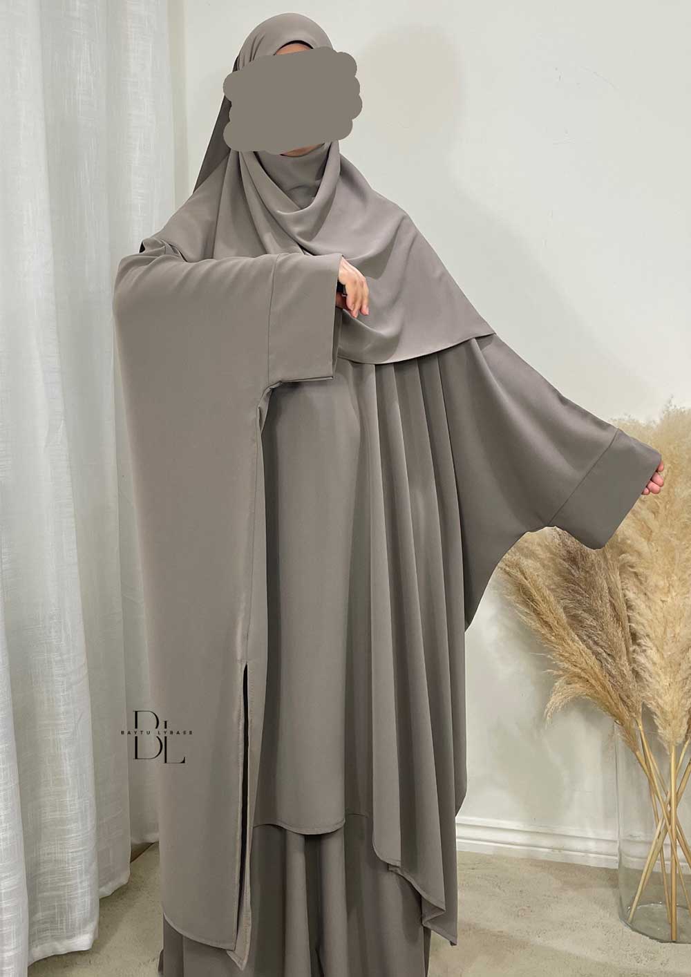 set-saoudien-ensemble-3-pieces-tunique-jupe-hijab-soie-de-medine-taupe-baytu-lybass