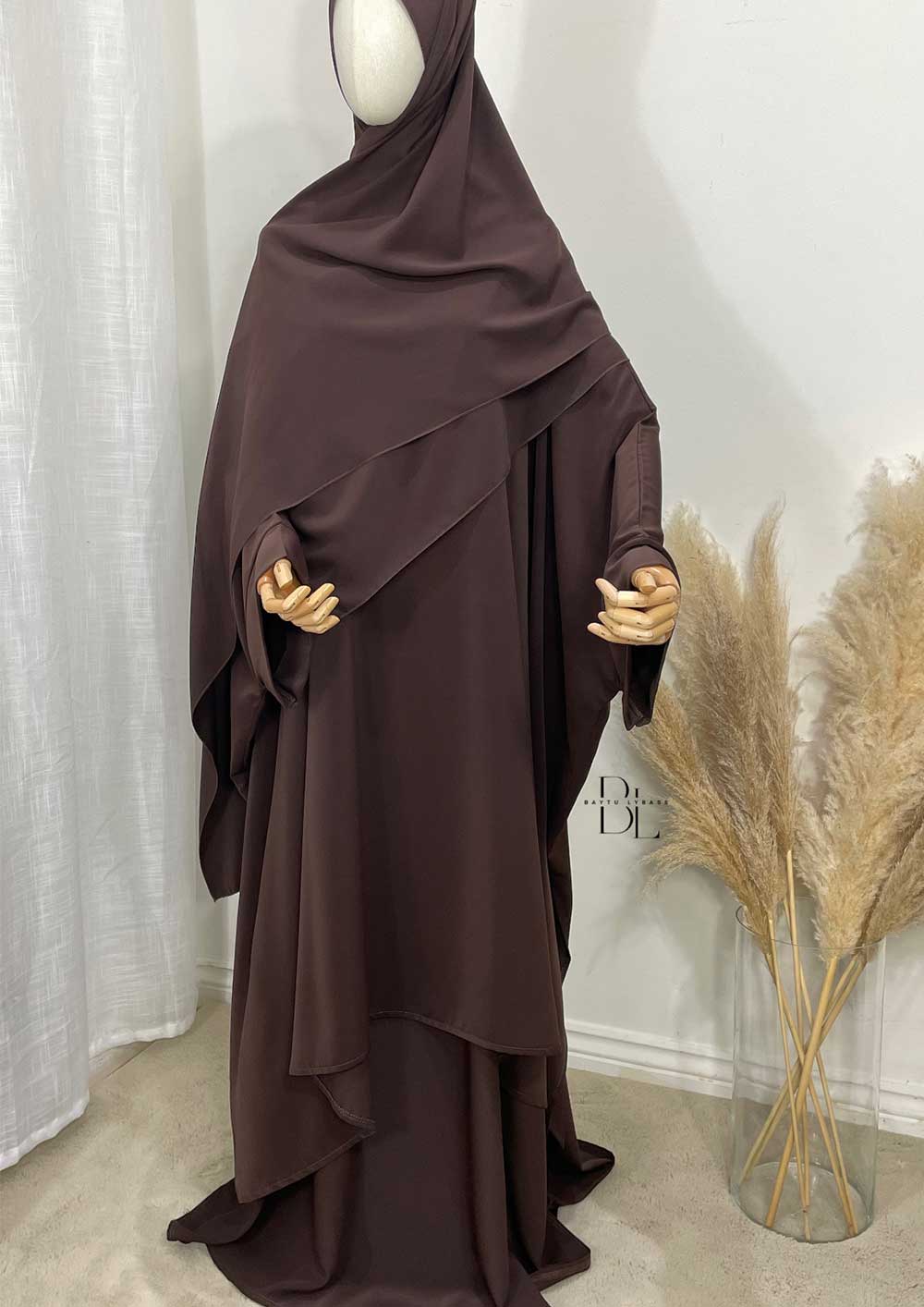 set-saoudien-chocolat-soie-de-medine-3-pieces-hijab-jupe-tunique-baytu-lybass-5