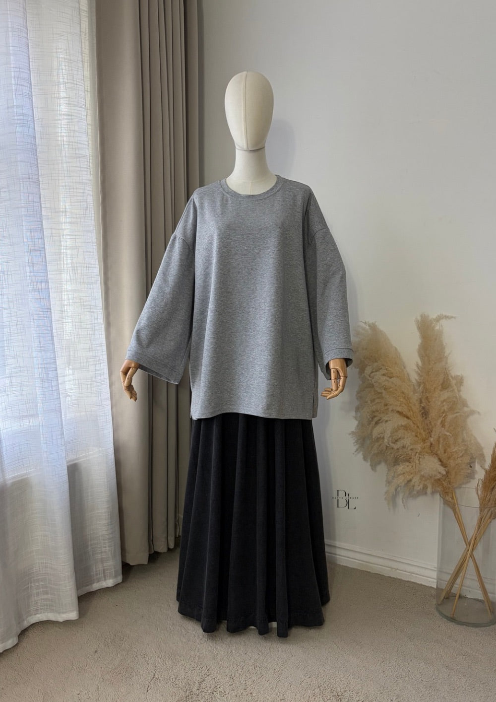 Oversized Minimalist T-Shirt – Effortless Everyday Modesty