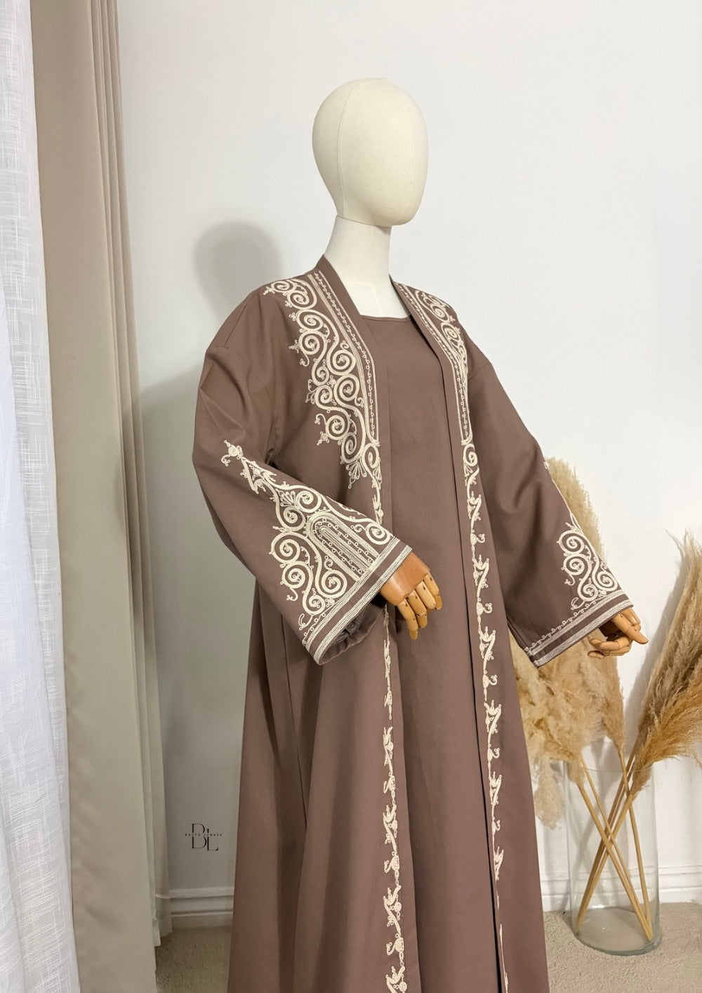 embroidered-kaftan-2-pieces-under-dress-open-abaya-set-mocha-cotton-linen-baytu-lybass