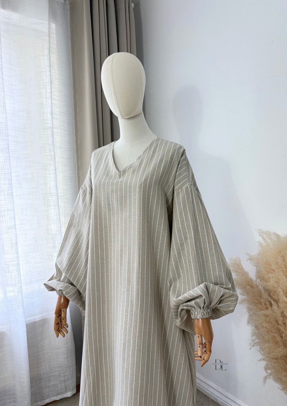 Oversized Striped Abaya with Puff Sleeves