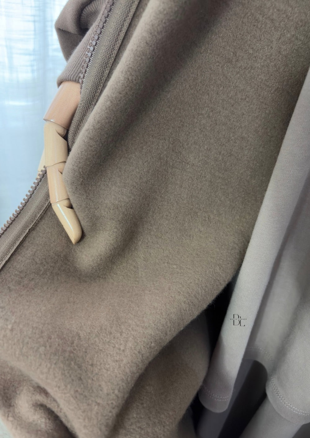 Women’s Fleece-Lined Hooded Open Abaya – Two-Way Zip Sportswear