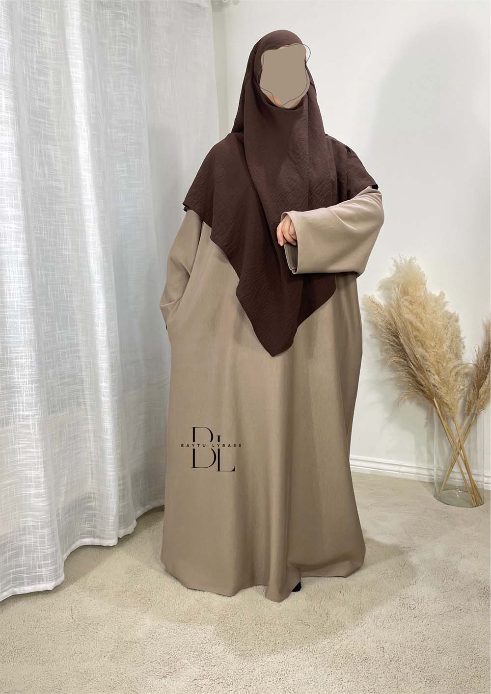 abaya-comfy-oversize-beige-allaitement-khimar-wafa-marron-fonce-jazz-baytu-lybass
