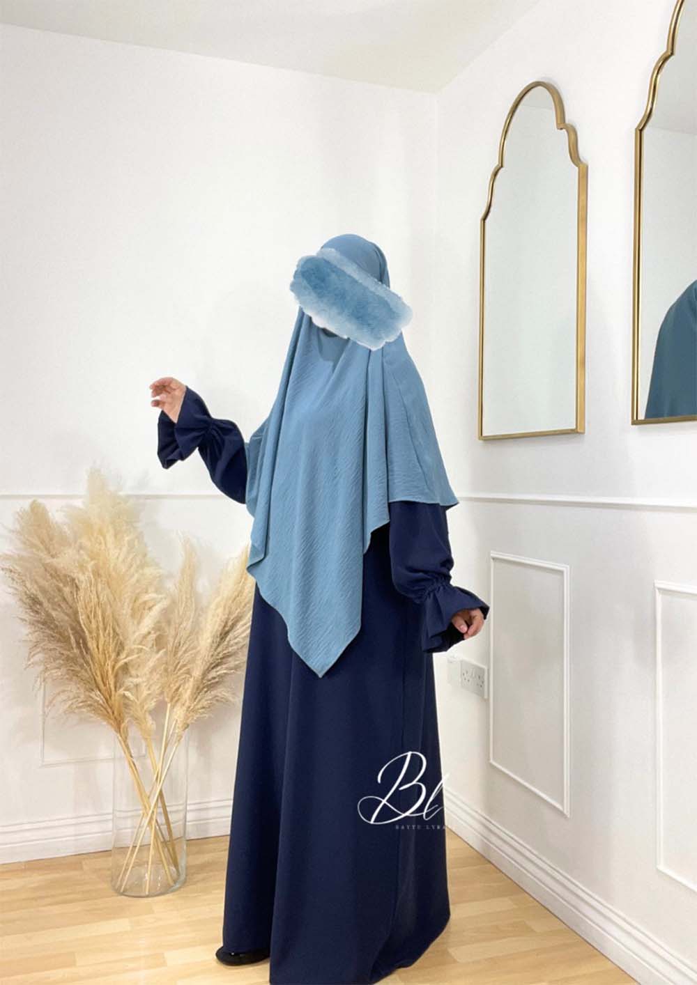 abaya-maria-soie-de-medine-bleu-marine-khimar-wafa-bleu-jeans-jazz-baytu-lybass-1