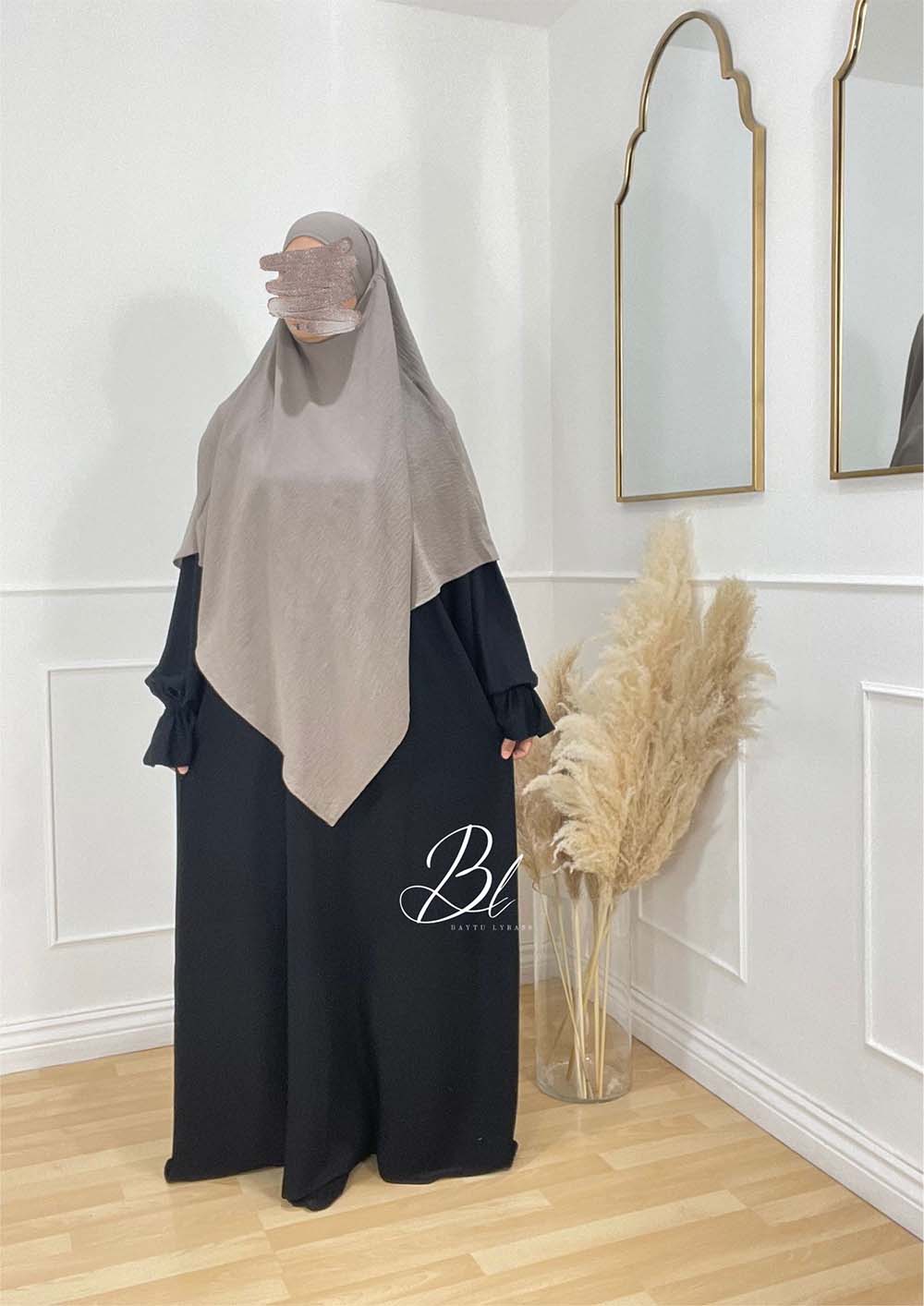 abaya-maria-soie-de-medine-noir-khimar-wafa-taupe-jazz-baytu-lybass-1