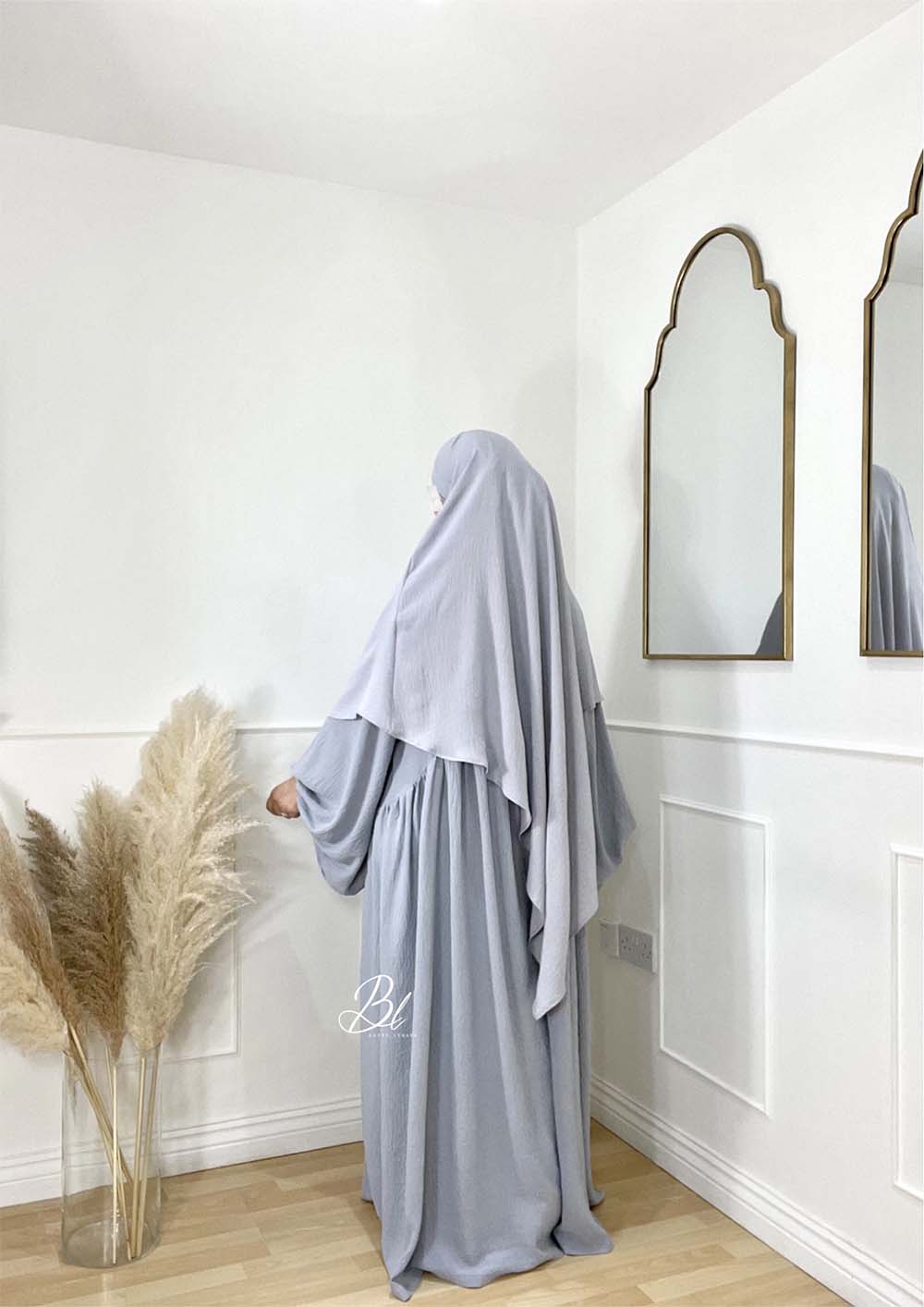 abaya-maryam-gris-clair-jazz-khimar-wafa-gris-clair-jazz-baytu-lybass