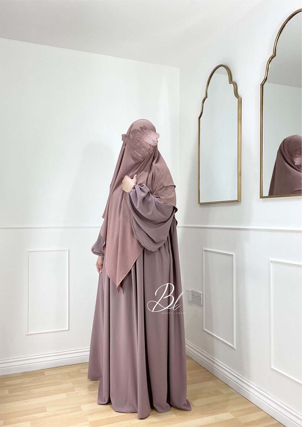 abaya-naia-blush-soie-de-medine-khimar-sayida-blush-jazz-2-voiles-baytu-lybass-3