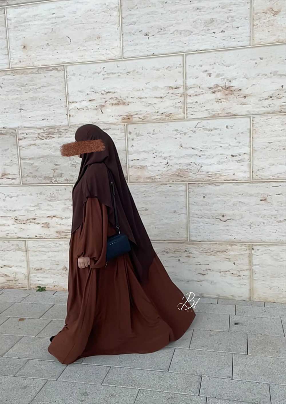 abaya-naia-marron-clair-soie-de-medine-wafa-khimar-marron-fonce-jazz-baytu-lybass