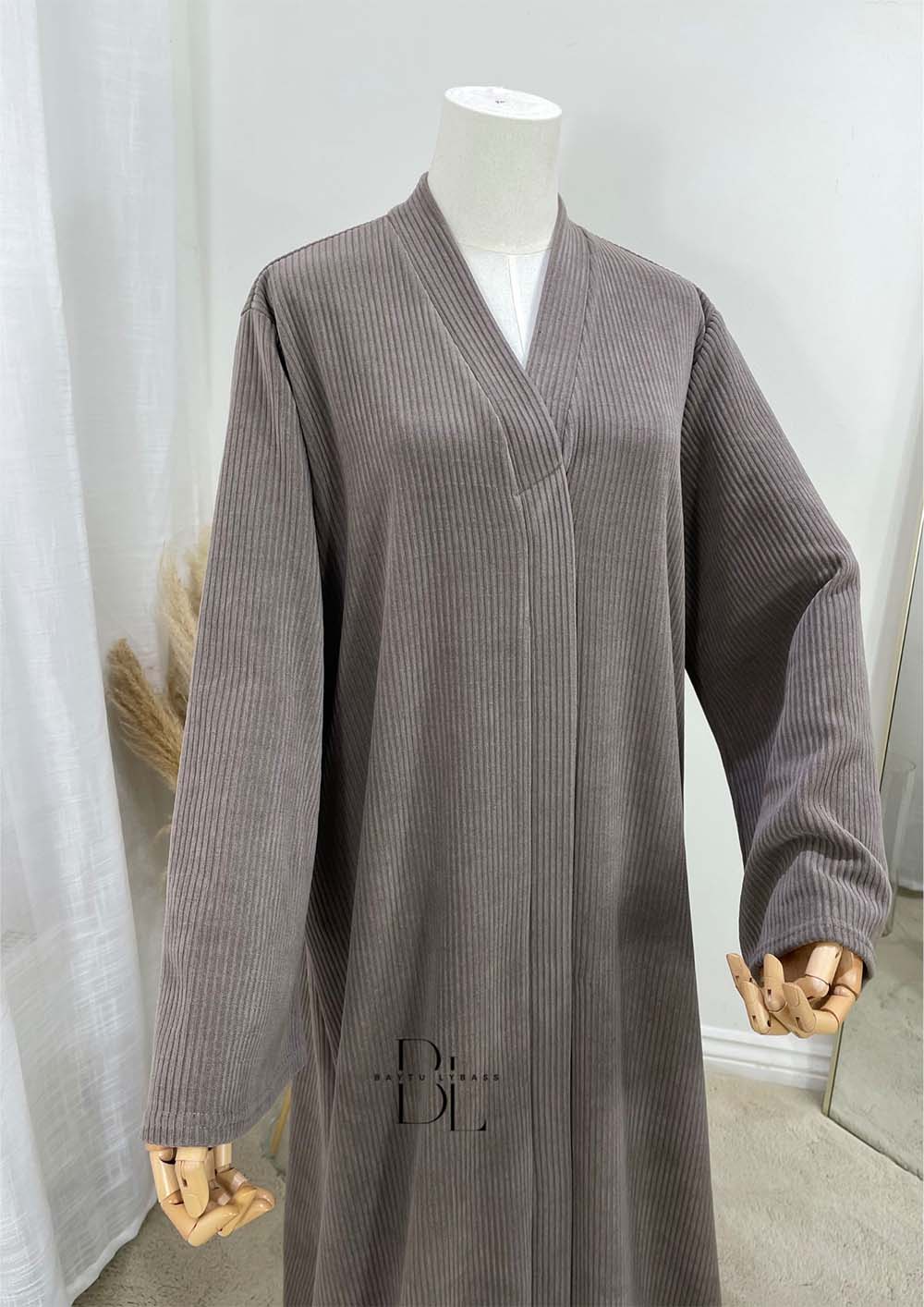abaya-sofia-velours-cotele-taupe-baytu-lybass-1