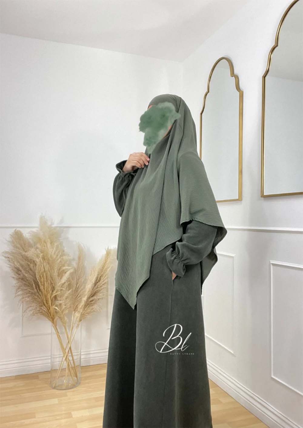 abaya-syana-en-velour-kaki-khimar-wafa-olive-jazz-baytu-lybass-4