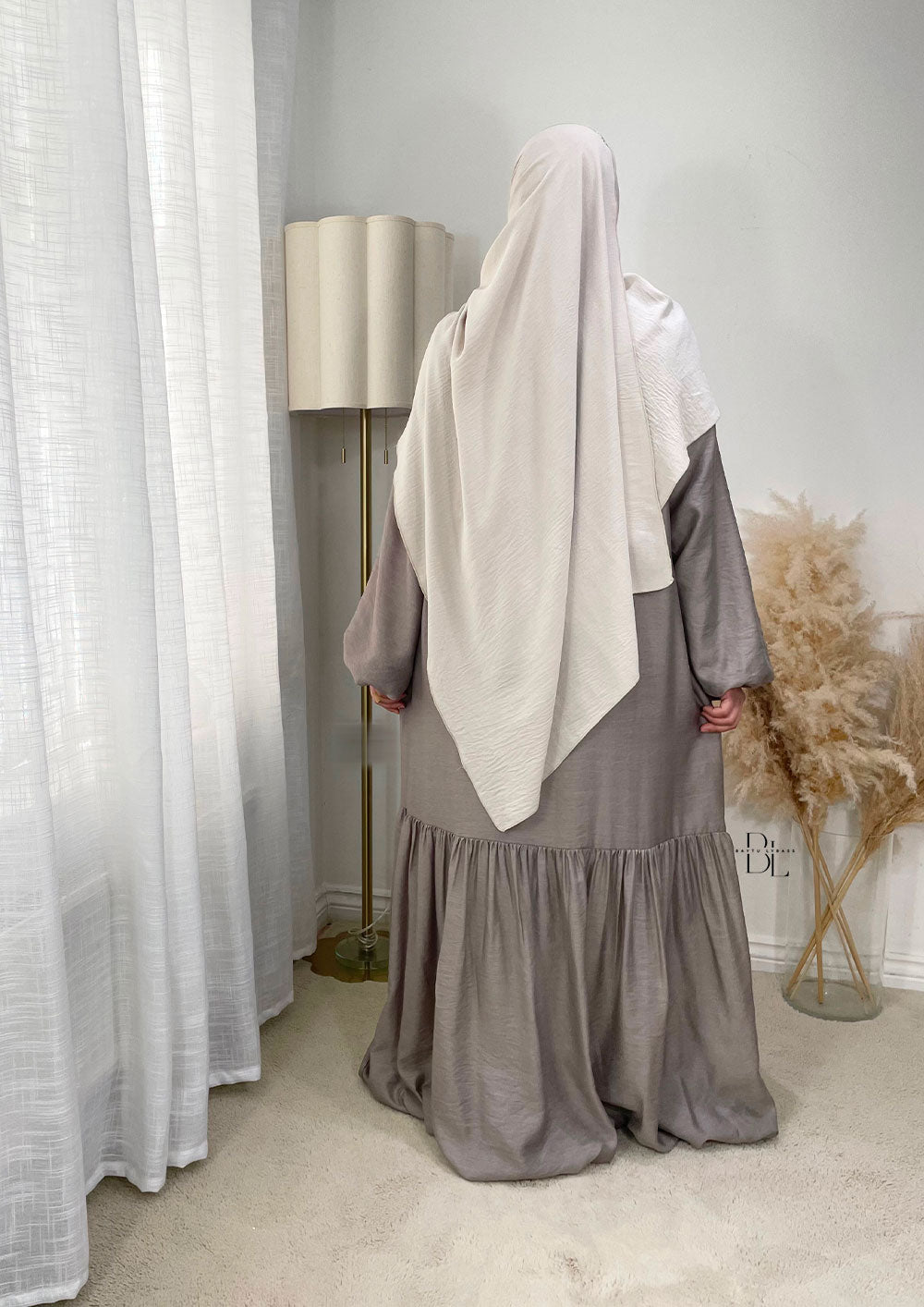 abaya-tasnim-taupe-hijab-jazz-creme-baytu-lybass