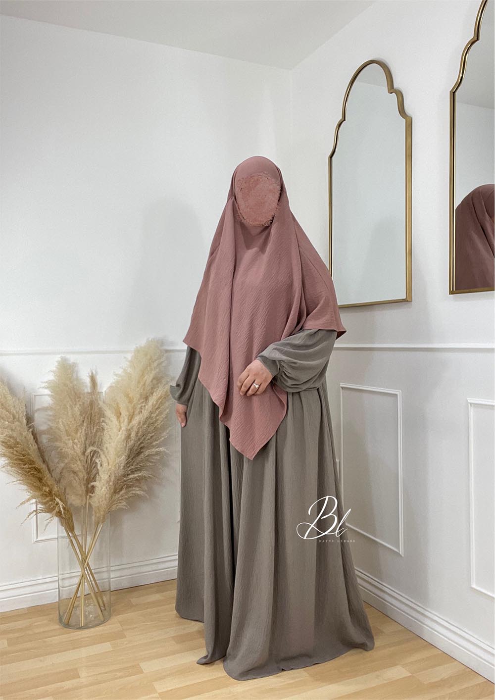 abaya-maya-taupe-jazz-allaitement-khimar-wafa-blush-jazz-baytu-lybass