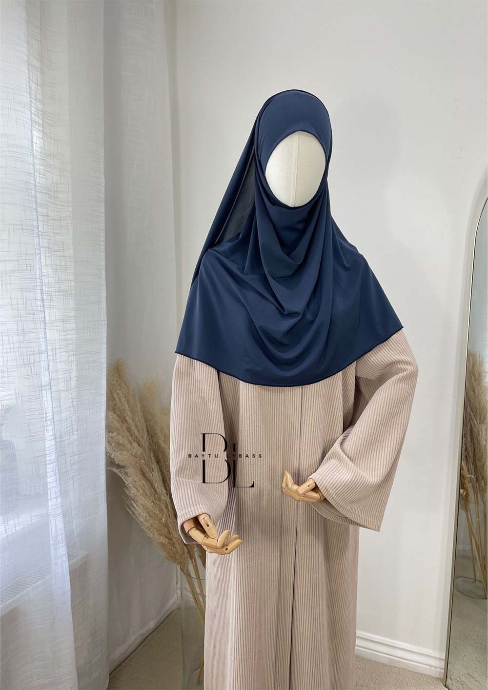 hijab-jersey-premium-pret-a-enfiler-bleu-marine-abaya-sofia-beige-velours-cotelet-baytu-lybass