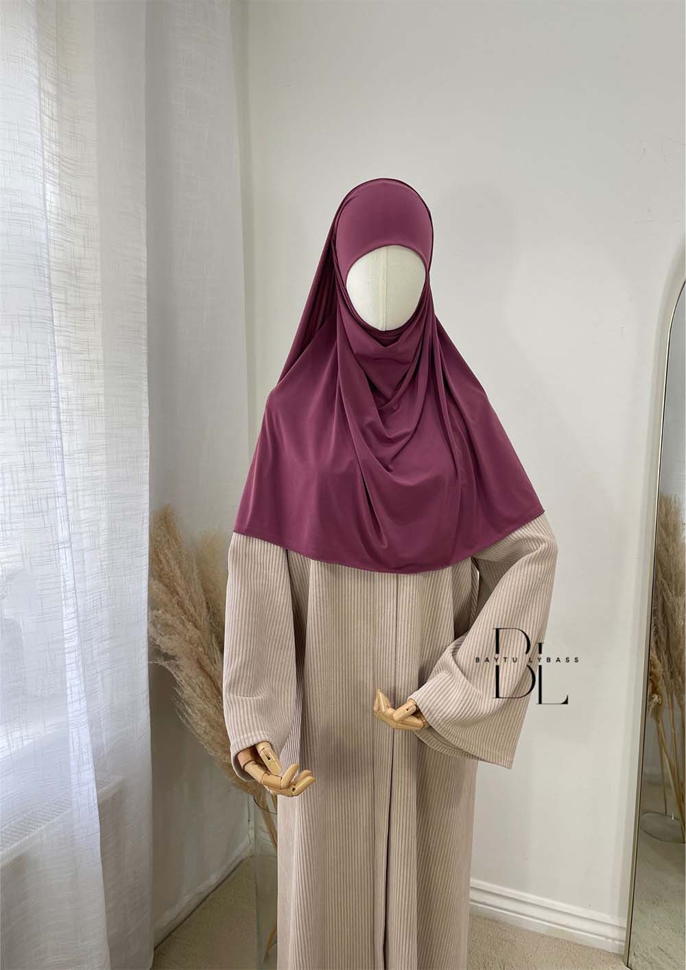 hijab-jersey-premium-pret-a-enfiler-bois-de-rose-abaya-sofia-beige-velours-cotelet-baytu-lybass