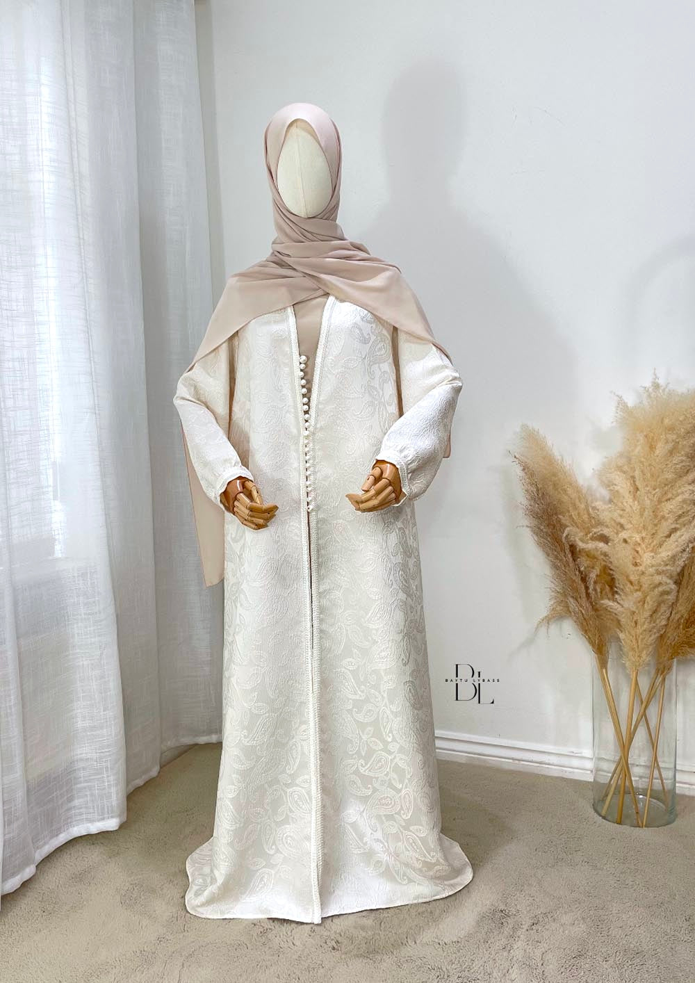 kaftan-perle-creme-sous-abaya-nude-sans-manche-soie-de-medine-baytu-lybass-2