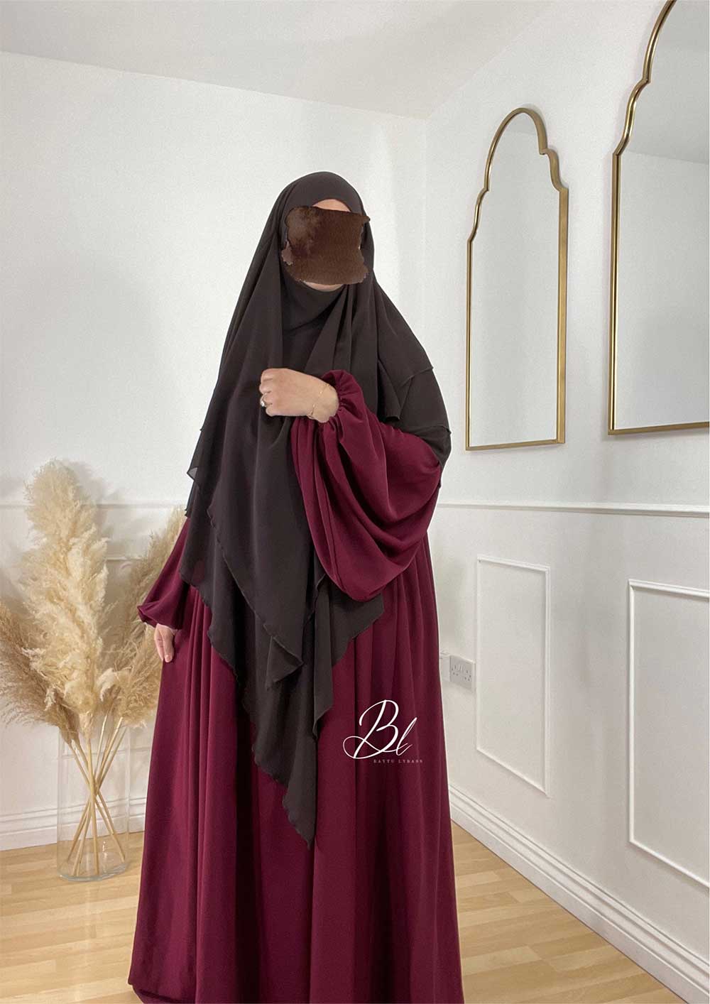 khimar-malikat-marron-fonce-3-voiles-mousseline-abaya-naia-bordeau-soie-de-medine-baytu-lybass-3