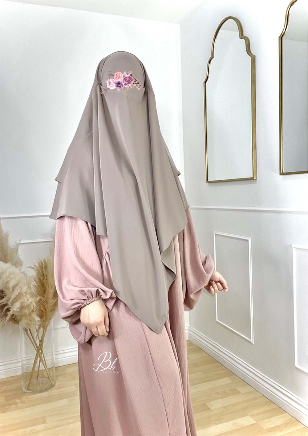 khimar-niqabi-taupe-soie-de-medine-2-voiles-baytu-lybass-3