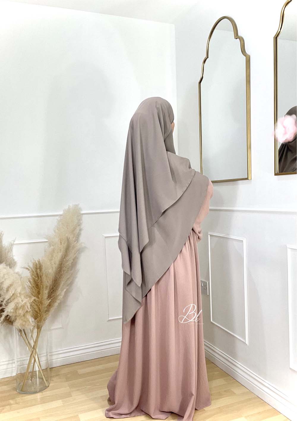 khimar-niqabi-taupe-soie-de-medine-2-voiles-baytu-lybass-4