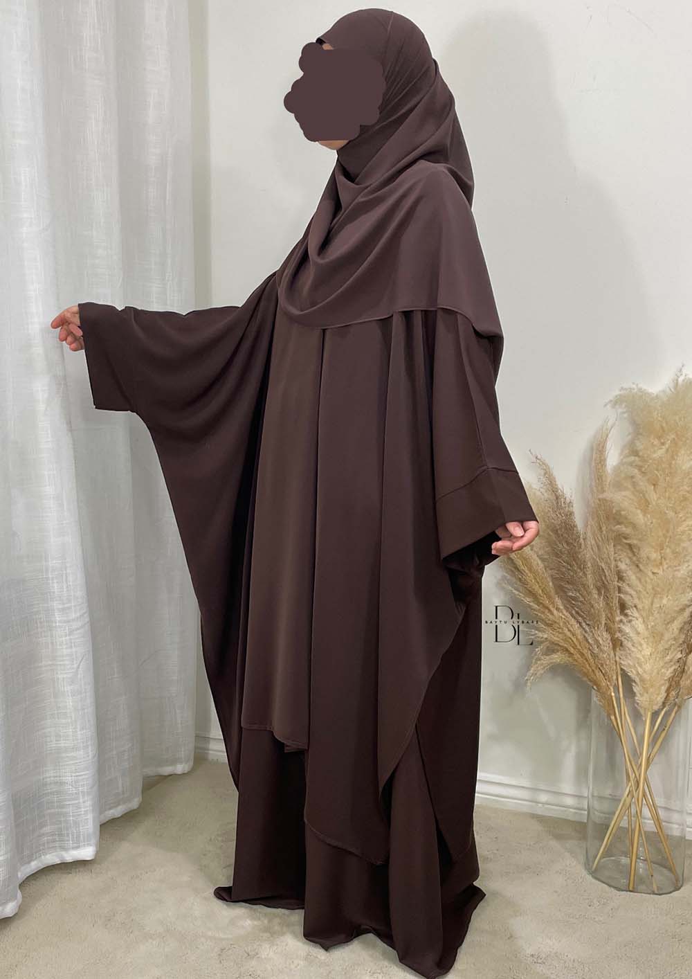 set-saoudien-chocolat-soie-de-medine-3-pieces-hijab-jupe-tunique-baytu-lybass